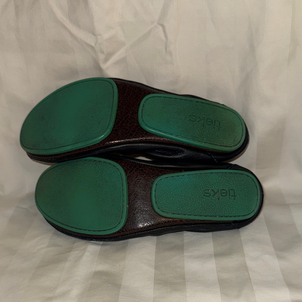 Tieks Sz 6 Black Leather Ballet Flats with Teal Heel Tab Accent - Picture 4 of 4